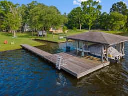 Sunset Cove Cottage- Lakefront Oasis