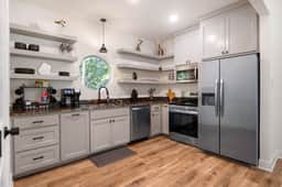Modern Cabin Retreat Easy Drive to Canton/Tyler