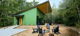 Modern Cabin Retreat Easy Drive to Canton/Tyler