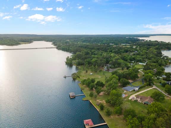 Peaceful Lakeside Serenity on Lake Palestine