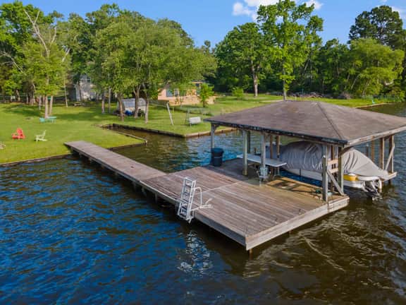 Sunset Cove Cottage- Lakefront Oasis