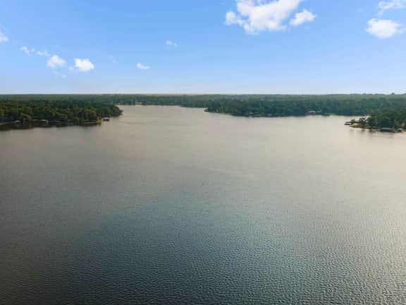 Sunset Cove Cottage- Lakefront Oasis