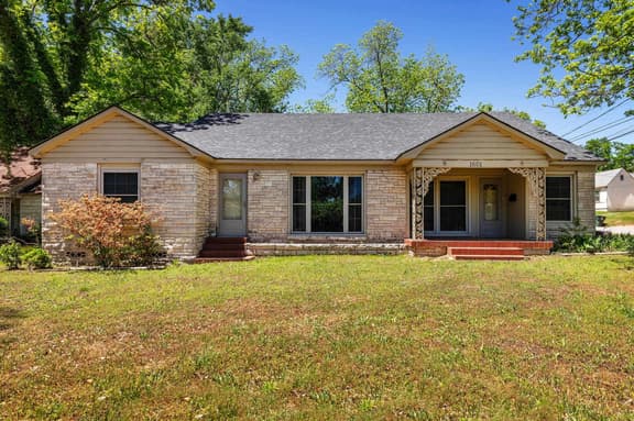 Bungalow on Outer Dr