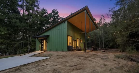 Modern Cabin Retreat Easy Drive to Canton/Tyler